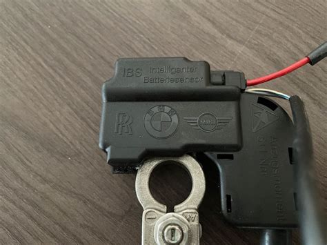 BMW E60 akumuliatorius su IBS jutikliu ir minusiniu laidu