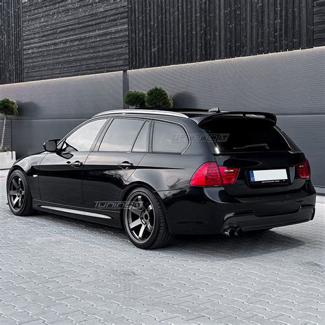 BMW E91 bagažinės apdailos nuėmimo schema
