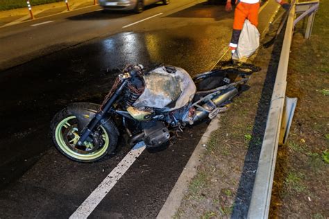 motociklas po avarijos ir patikrinta apranga