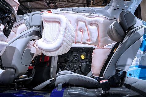 Automobilio saugumo bandymas su manekenu