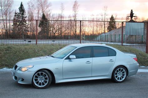 BMW E60 pakabos schema su pažymėtomis pažeidžiamomis dalimis