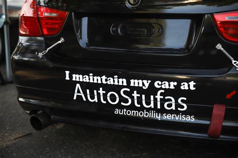 Teminis nuotrauka, rodanti Top Gear logotipą ir kelis greitus automobilius