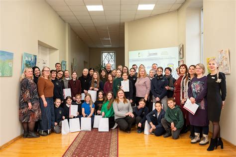 Teminis nuotrauka, vaizduojanti automobilių apdovanojimų ceremoniją arba parodą
