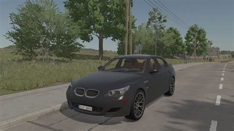 BMW E60 modernaus interjero su monitoriumi nuotrauka