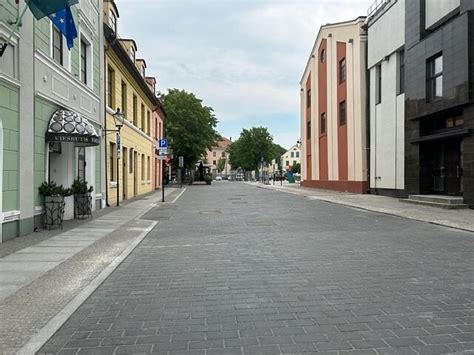 Marselio senamiesčio gatvės nuotrauka su automobiliais