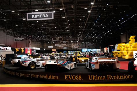 Tematinė nuotrauka: apleista automobilių parodos salė