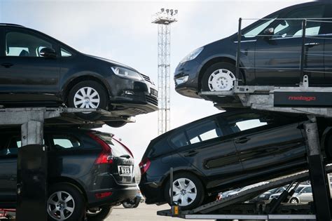 Tematinė nuotrauka apie naujo automobilio pirkimą