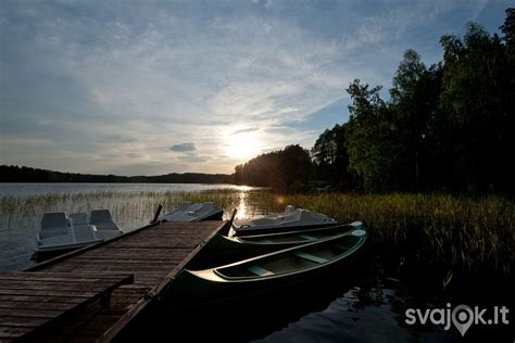 Tematinė nuotrauka su krovinine valtimi