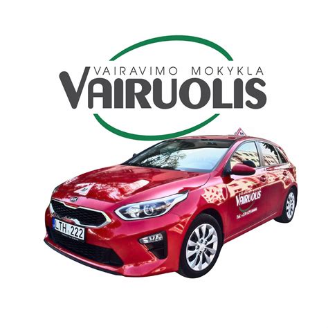 Teminė nuotrauka: vairavimo aikštelė su automobiliais ir instruktoriais
