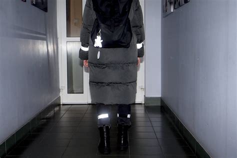 iliustracija, demonstruojanti tinkamą ir netinkamą atšvaito tvirtinimą