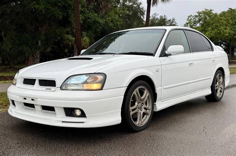 Subaru Legacy (1999) salono interjeras