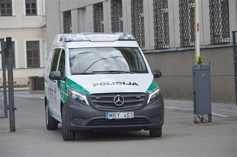 detali nuotrauka vidinės įrangos policijos mikroautobuso „Mercedes-Benz Vito“