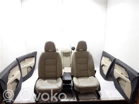 Volvo S80 salono vaizdas su įdėtais Frogum Pro-Line 3D guminiais kilimėliais
