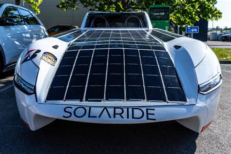 Saulės energija varomas automobilis Solaride