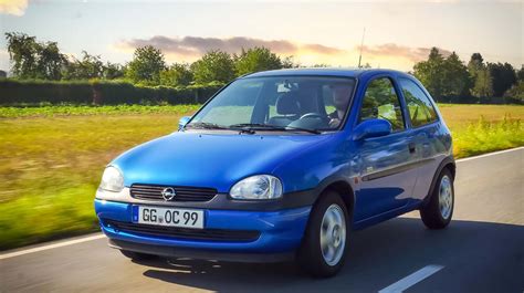Infografika: Opel Corsa B galimų variklių palyginimas ir galingumai