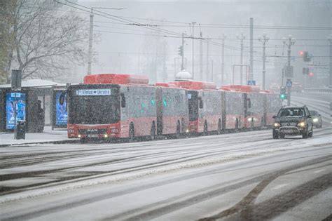 Snieguota Vilniaus gatvė ir viešasis transportas