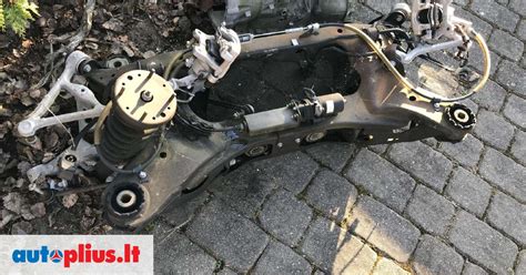 schema, rodanti galinio suporto laikiklio vietą Jaguar XF važiuoklės sistemoje