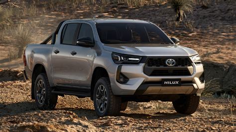 Toyota Hilux su pakeistomis galinėmis lempomis