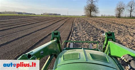 Autoplius.lt skelbimų pavyzdys su „New Holland“ traktoriaus pasiūlymais ir jų charakteristikomis