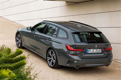 Teminis automobilio BMW 330e Touring nuotrauka