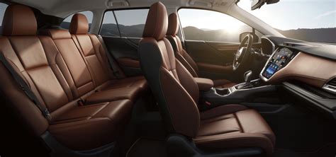 „Subaru Outback“ interjeras su dideliu ekranu