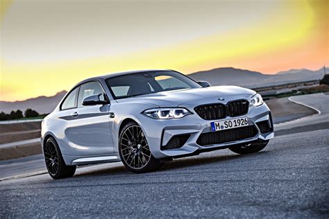 BMW M2 Competition galinės dalies vaizdas