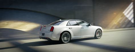 Chrysler 300C: bendras vaizdas ir dizaino elementai