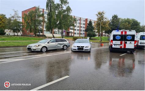 automobilis nuokalnėje