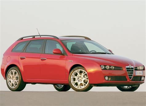 Alfa Romeo 159 sedanas ir Sportwagon universalas