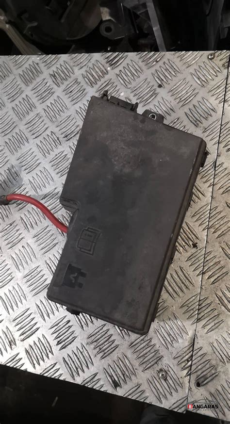 Volvo S40 saugiklių dėžės nuotrauka