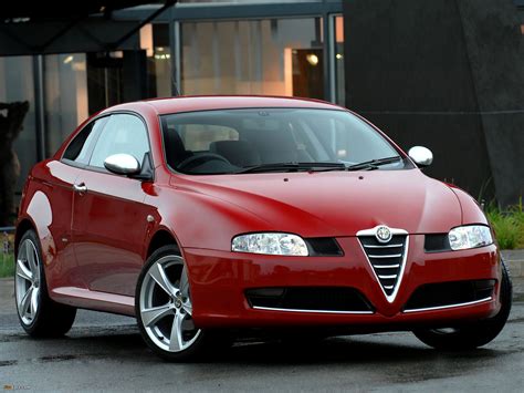 Teminis Alfa Romeo GT Q2 automobilio nuotrauka, pabrėžianti jo išskirtinį dizainą