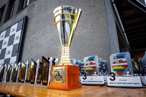 Lenktynininkų apdovanojimai podiume