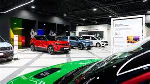Teminė nuotrauka, vaizduojanti automobilių saloną ir nuolaidų kuponą