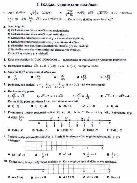 Kompiuterizuota KET testų klasė su mokiniais, dirbančiais prie individualių kompiuterių