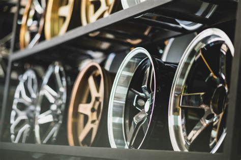 automobilio ratlankių įvairių tipų koliažas