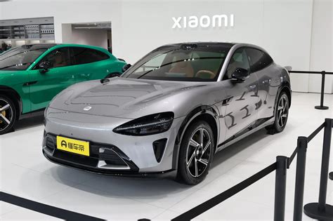 Vaizdinis elementas: iliustracija, rodanti skirtingų klasių automobilius (ekonominis, visureigis, mikroautobusas) ir juos simbolizuojančius piktogramas.
