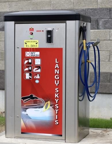 moderni langų plovimo skysčio kolonėlė degalinėje