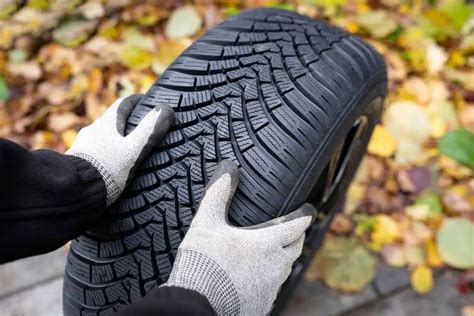 automobilio padanga su skylute ir skystu hermetiku