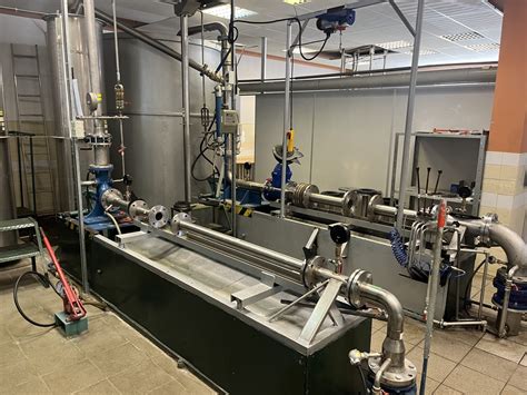 technologinė iliustracija su mechaninių ir elektroninių vandens skaitiklių schemomis