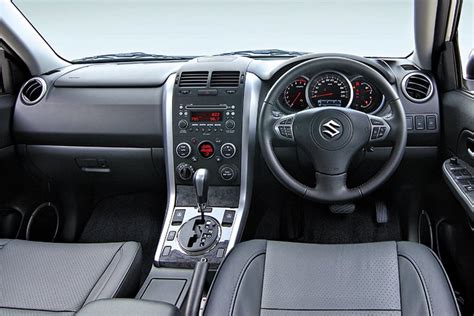 Photo of Suzuki Grand Vitara (1997-2005) interior or engine bay