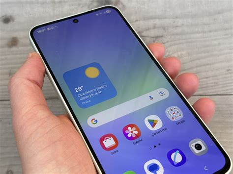 Teminis paveikslėlis: Sudaužytas Samsung Galaxy išmaniojo telefono ekranas