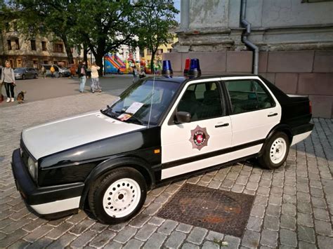 Teminė nuotrauka, vaizduojanti istorinį Volkswagen Jetta policijos automobilį