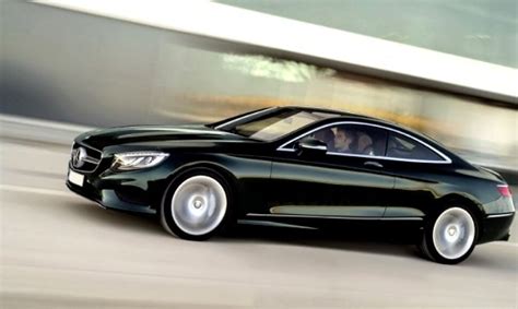 Tematinė Mercedes-Benz C klasės sedano elektrinio modelio nuotrauka
