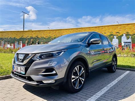 Nuotrauka su įvairiais Nissan Qashqai automobilio ratlankiais