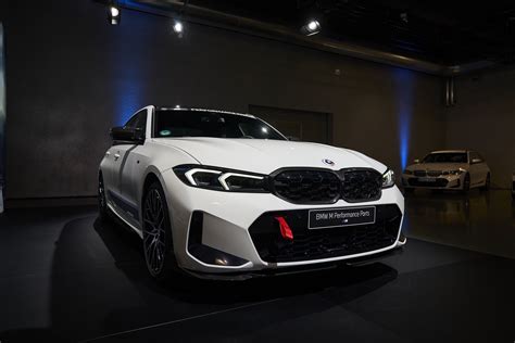 BMW M Sport modelio su sumontuotu priekiniu spliteriu nuotrauka