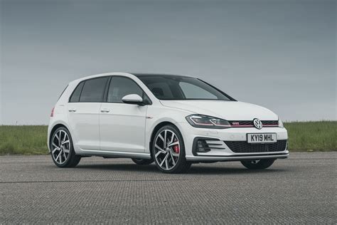 Volkswagen Golf Mk7 automobilio šoninis vaizdas su ratlankiais
