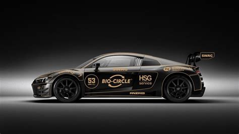 Lenktynių automobilis su OZ Racing ratlankiais