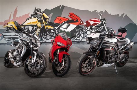 nuotrauka, vaizduojanti įvairius motociklų duslintuvus