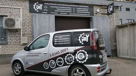 Kvalifikuoti automobilių mechanikai darbe