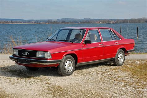 Audi 100 interjero nuotrauka